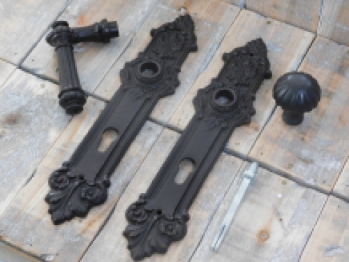 Set deurbeslag als antiek ijzer - klink, knop, wisselstift + 2 deurplaten - antiek ijzer