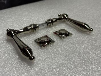 Türbeschlagset – Nickel-Chrom – glänzende Türgriffe und Rosetten