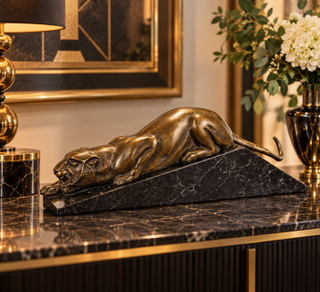 Bronzestatue eines Panthers