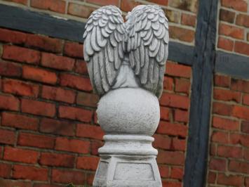 Zittende Engel op Bol - Volledig Steen - Engelsculptuur