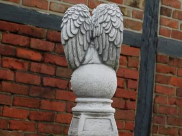 Sitzender Engel auf Kugel - Vollstein - Engelskulptur