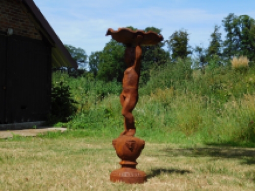 Statue Engel mit Vogeltränke - Gusseisen - Rostfarbe