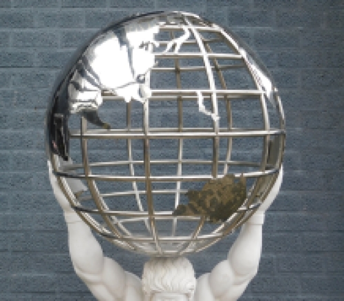 Uniek Atlas beeld met wereldbol - vol marmer met nikkel - XXL