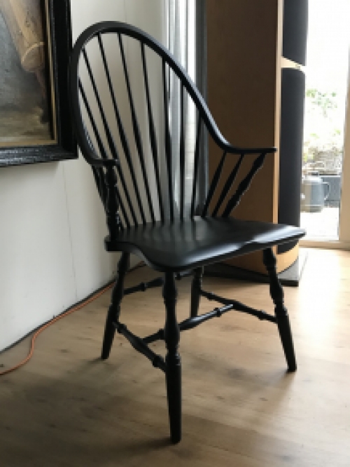 Prachtige handgemaakte houten fauteuil van Nesto, geheel hout 1960, in de kleur zwart, fraaie stoel!, LAATSTE!!