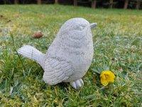Lief tuinbeeldje van een mus , vogel