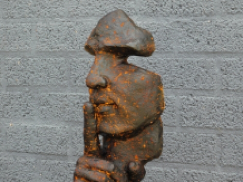 Een exclusief en bijzonder beeld van ''de fluisteraar'', polystein, sculptuur als decoratie