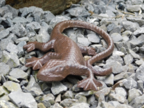 Schöne Eidechse, Gecko als Dekoration, Salamander aus Gusseisen