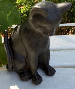 Sitzende Katze, Skulptur aus Polystein