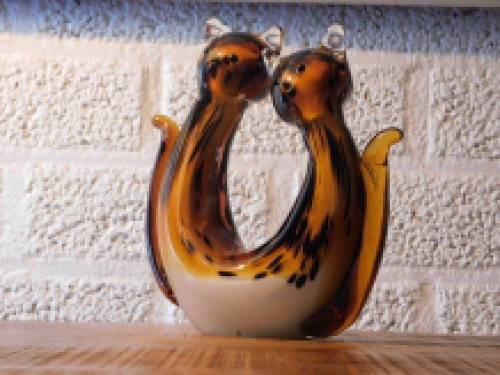 Glasskulptur von zwei Katzen / Weibchen, in Farbe