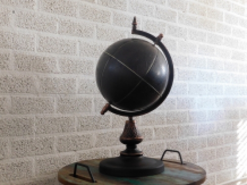 Klassischer Globus auf Ständer - 65 cm