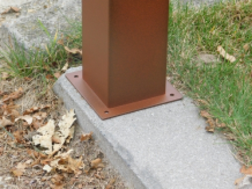 Schwarz/rostfarbene Stehleuchte, Laterne, Rauchglas, 90 cm, Aluminium.
