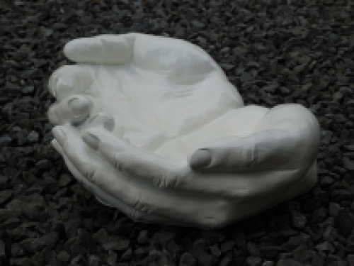 Handen als schaal - polystone