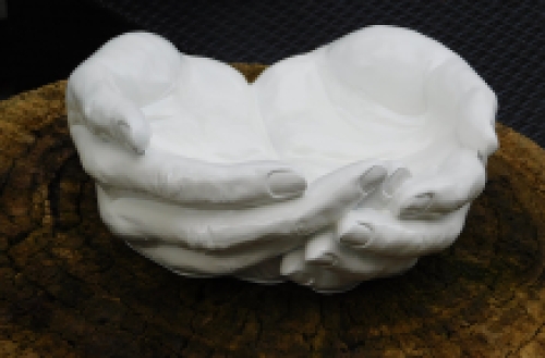 Handen als schaal - polystone
