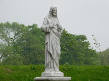 Herz-Jesu-Statue auf Sockel - massiver Stein