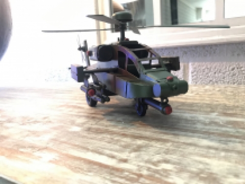 Maßstabsgetreues Metallmodell eines Apache-Hubschraubers, Kampfhubschrauber