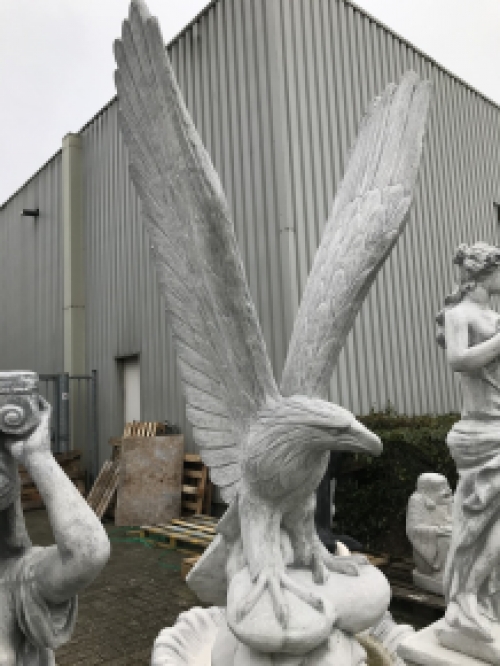 Adlerstatue, Gartenstatue, sehr groß, Tierstatue auf Sockel, Stein