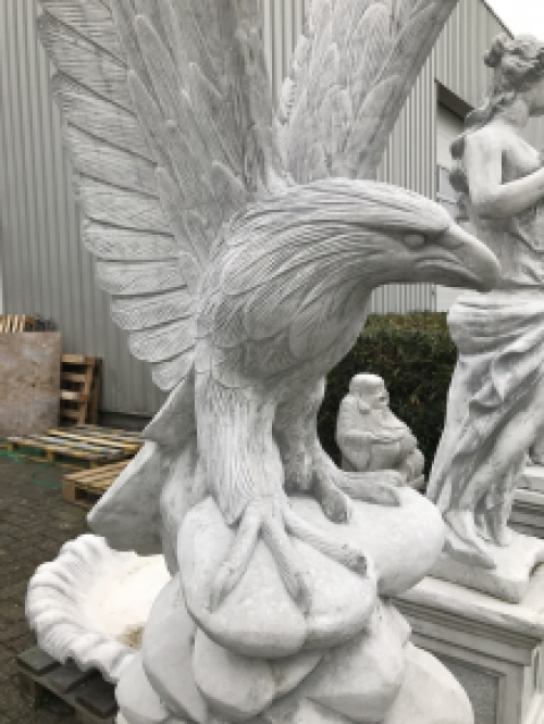 Adlerstatue, Gartenstatue, sehr groß, Tierstatue auf Sockel, Stein