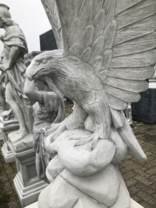Adlerstatue, Gartenstatue, sehr groß, Tierstatue auf Sockel, Stein