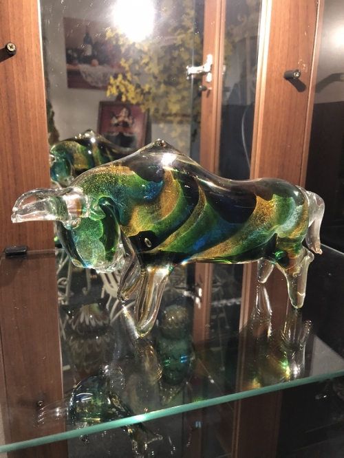 Schöner Stier aus vollem Glas!