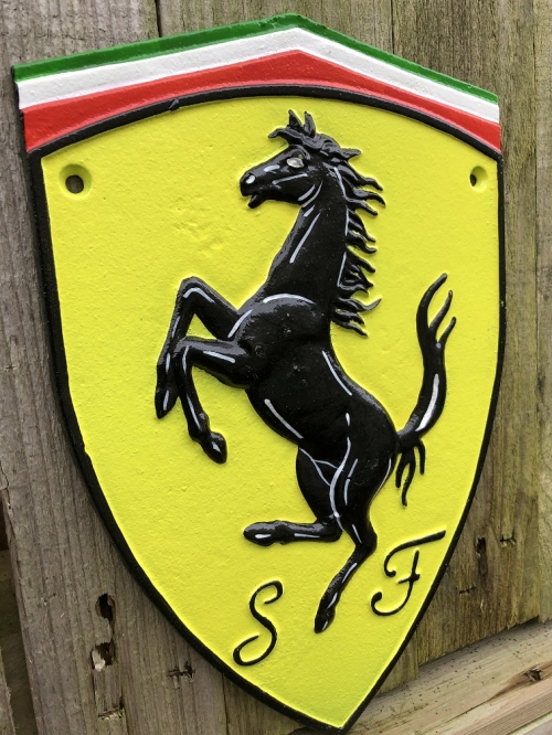 Wandschild, Emblem, Garagenschild mit Ferrari-Logo aus Gusseisen