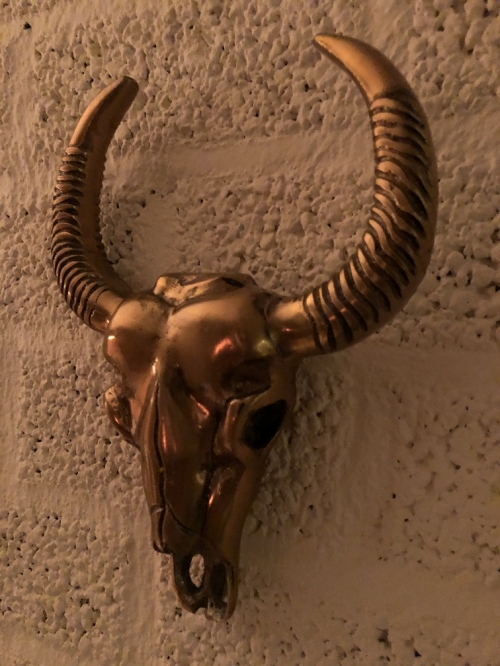 Schädel in Bronzefarbe, klein, sehr schön