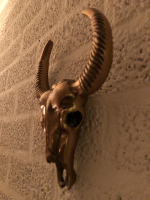 Schädel in Bronzefarbe, klein, sehr schön