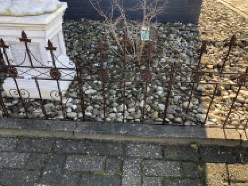 Zaun mit französischen Lilien - Schmiedeeisen - Dunkelbraun - Dekorativer Zaun