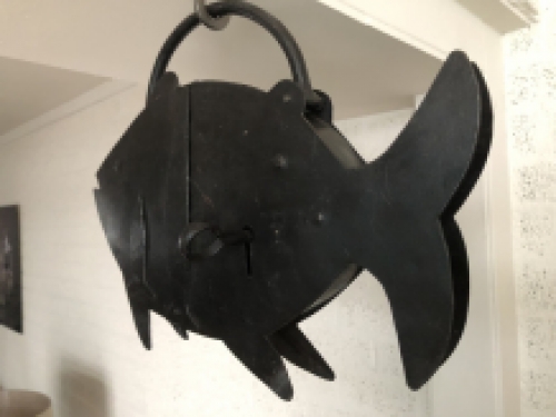 Groot metalen vintage old look slot in de vorm van een grote vis, geweldig en uniek!!