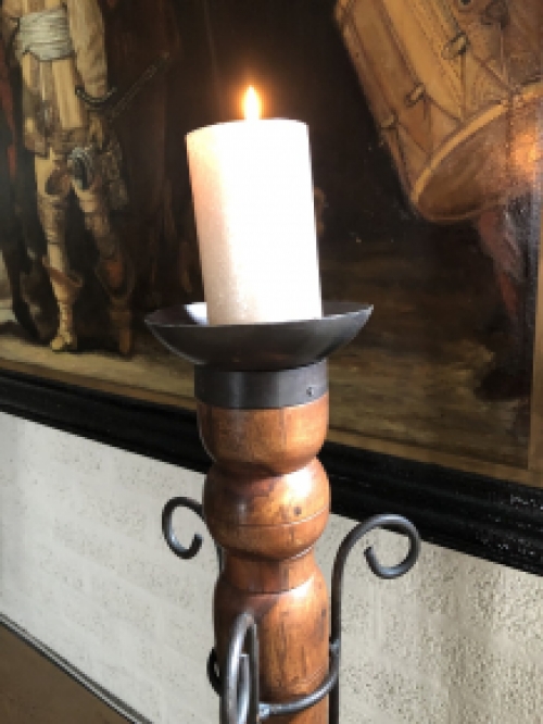 Stehende Schlossfackel als Kerzenständer - aus Holz und Eisen