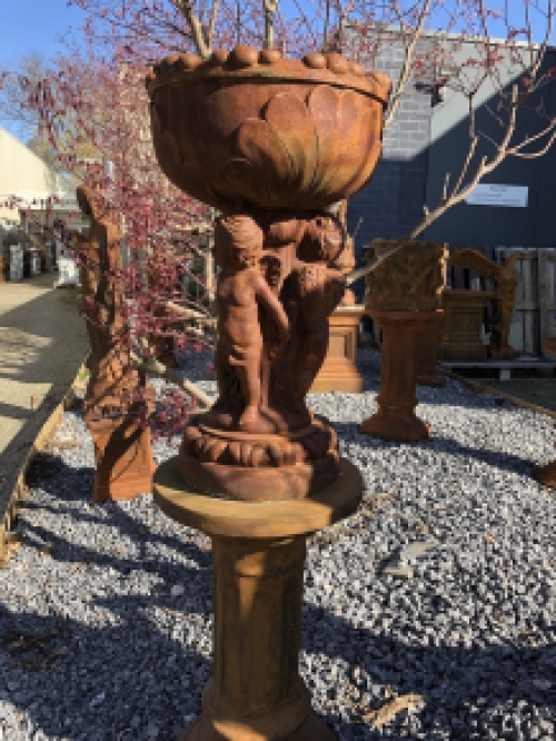 Schöne schwere Vollstein Oxid Blumentopf-Vase von Engeln getragen Oxid