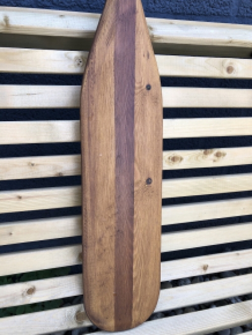 Schönes Holzpaddel, komplett handgefertigt