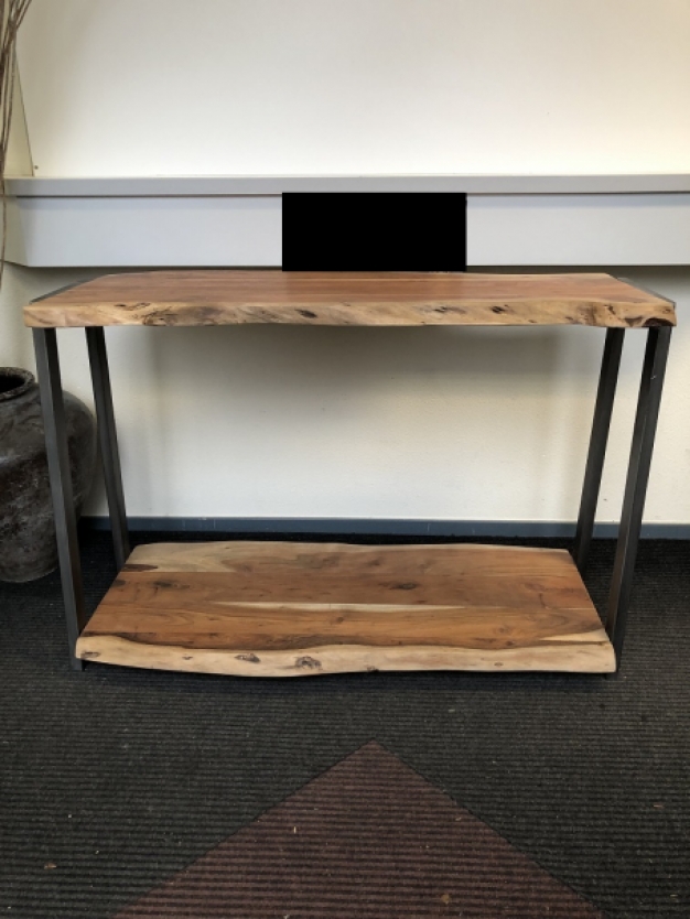 HOE FRAAI IS DEZE DUBBELE BOOMSTAMTAFEL MET GIETIJZEREN ONDERSTEL ALS SIDETABLE