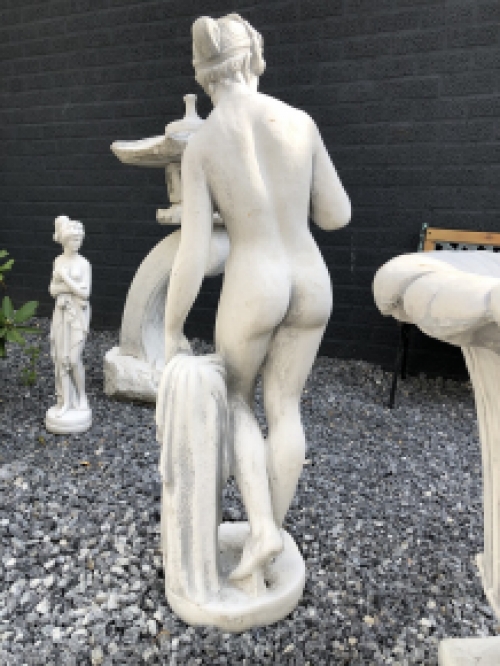 Vollsteinskulptur der Venus (Gott) mit Apfel, große Gartenskulptur