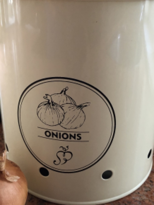 Mooi decoratief opbergblik voor onions