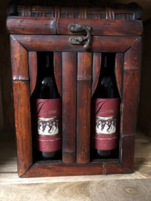 koloniale Holzkiste für 2 Weinflaschen, aufrecht stehend, Bambusausführung, sehr speziell!