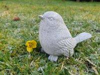 Lief tuinbeeldje van een mus , vogel