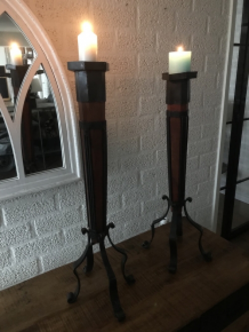 Kaarsenhouder / kaarsenstandaard set, gemaakt van smeedijzer en hout, robuust!