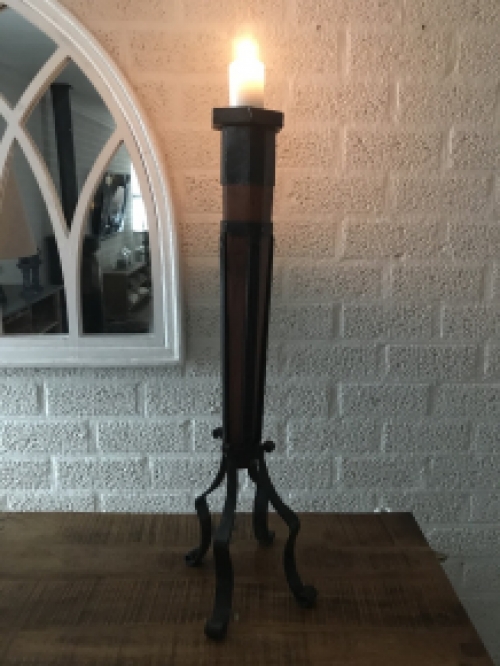 Kerzenhalter / Kerzenständer, aus Schmiedeeisen und Holz, robust!