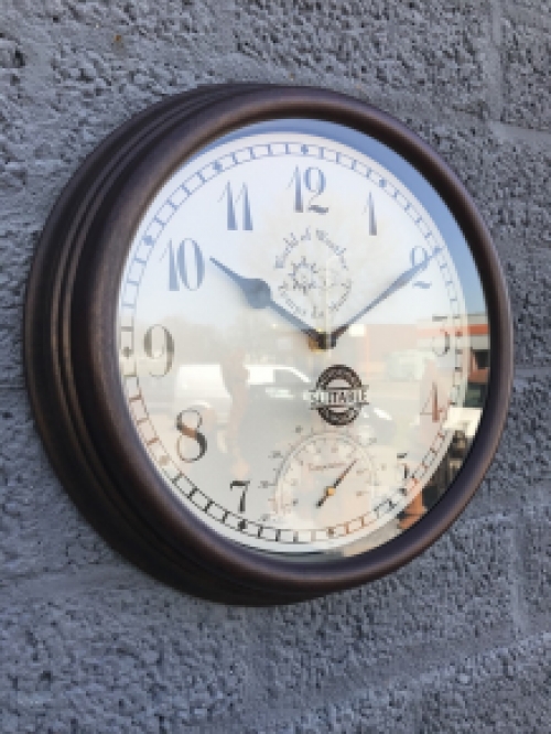 Stationsklok outdoor klok met thermometer, metalen look.