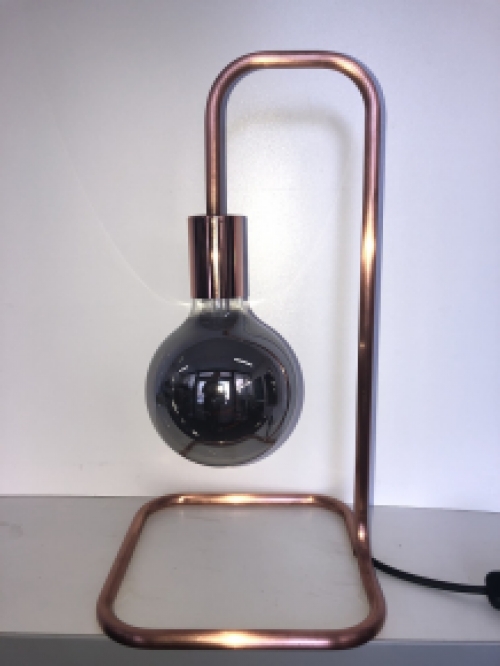 Uniek ontwerp, koperen single frame lamp, mooi strak handmade design.