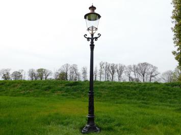 Tuinlamp, gietijzeren lantaarnpaal met kap, groen, klassiek