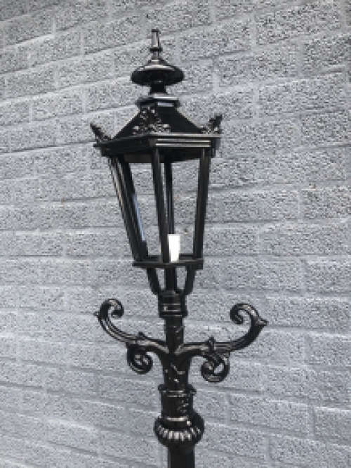 Buitenlamp, lantaarn Amsterdam met keramische fitting en glas, gegoten aluminium zwart, 225 cm.