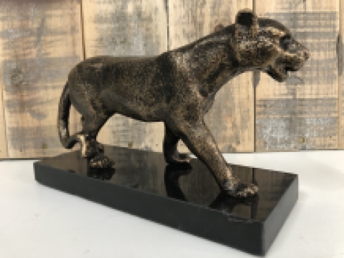1 Sculpture Leopard, massief ijzer, brons look met marmeren plaat,laatste