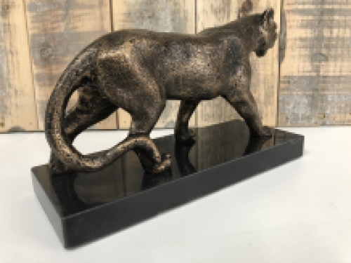 Skulptur Leopard, Eisen massiv, Bronzeoptik mit Marmorplatte