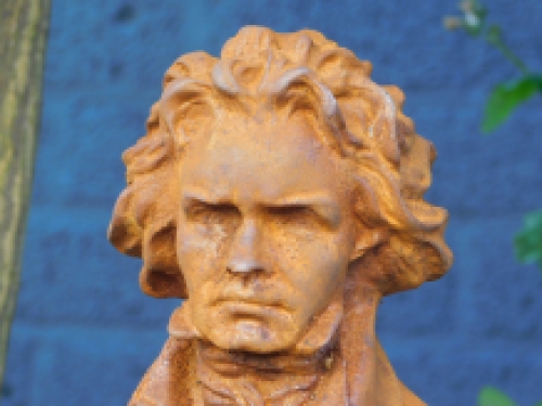 Prächtige Statue von Ludwig van Beethoven - ganz aus Gusseisen