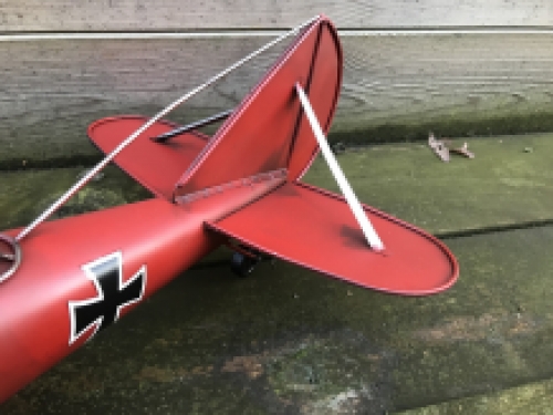 Metallmodell eines Flugzeugs aus dem 2. Weltkrieg, ein Modell der Luftwaffe