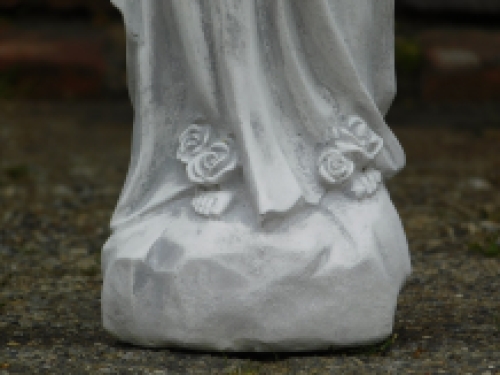 Beeld Maria met rozenkrans -  vol steen