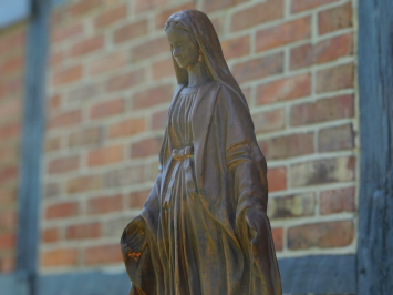 Marienstatue auf Sockel – 155 cm – Steinoxid