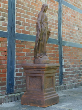 Marienstatue auf Sockel – 155 cm – Steinoxid
