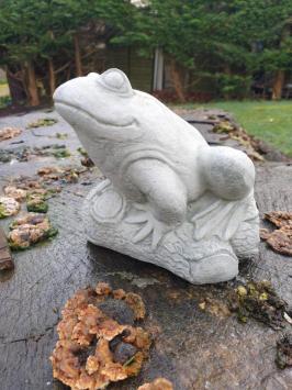 Frosch, Gartenstatue